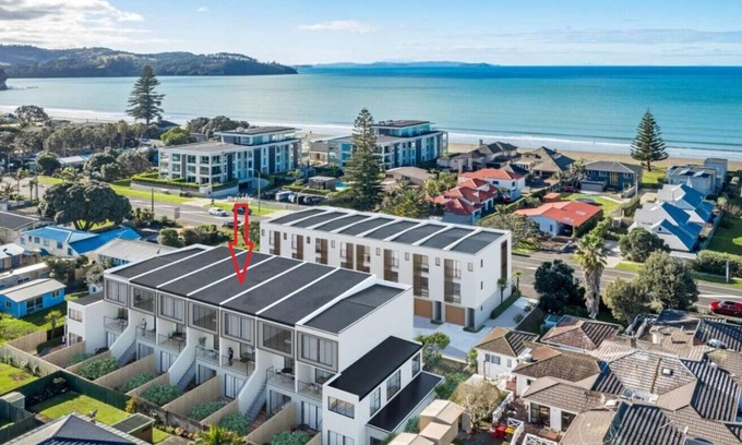 Orewa House | Modern Orewa Delight w Parking just Steps to Beach