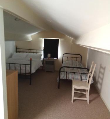 Saint-Mande-sur-Bredoire Ski Chalet | Modern one bedroom cottage