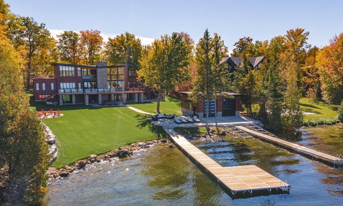 Kawartha Lakes Cottage | Modern Oasis 8bed 8bath cottage on Balsam Lake with all the Luxurious offerings!
