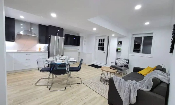 Richmond Hill Apartment | Modern Oasis In Richmond Hill, The Place For You!