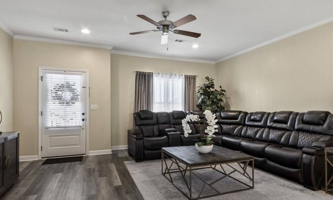 Tuscaloosa House | Modern Oasis in Tuscaloosa 10 minutes from downtown and Campus