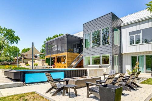 Bucyrus House | Modern Oasis-lots Of Amenities Including A Pool!