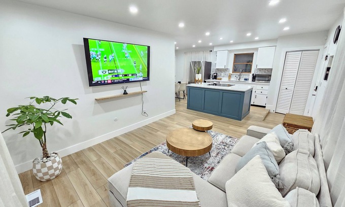 Warren House | Modern Oasis, Warren Getaway