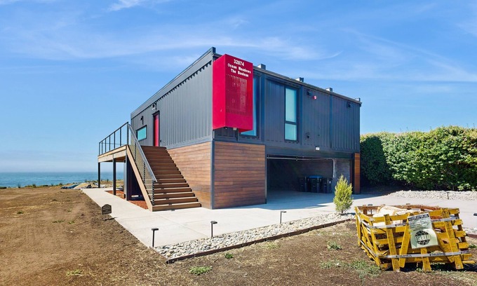 Fort Bragg House | Modern oceanfront container home with electric fireplace & wifi - walk to beach