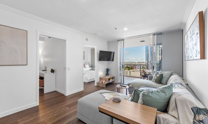 South Brisbane Apartment | Modern on Mary! 1Bed/1Bath/Study/1Car/Views ~ CBD