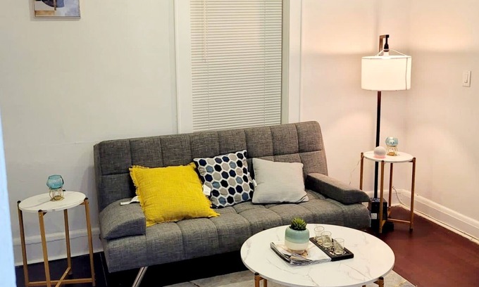 South Plainfield Apartment | Modern, parking internet Netflix