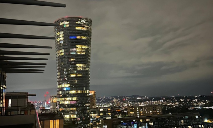 Canary Wharf Apartment | Modern penthouse w/an amazing view of the city of London – close to the Center.