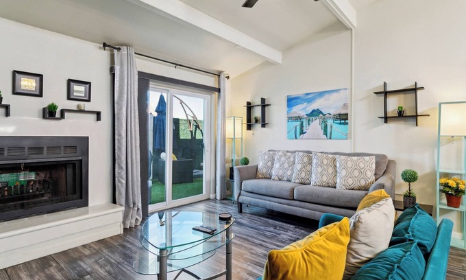 Paradise Valley Village House | Modern Phoenix Home for a Private Getaway