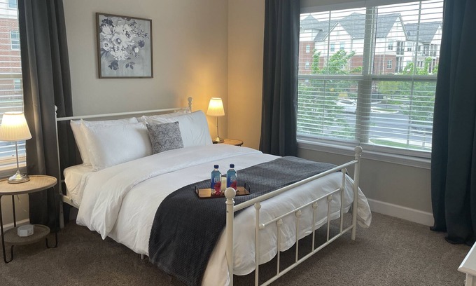 Westerville Apartment | Modern Polaris 2BR | Walkable To Restaurants | Washer/Dryer | Gym | Fast WiFi!