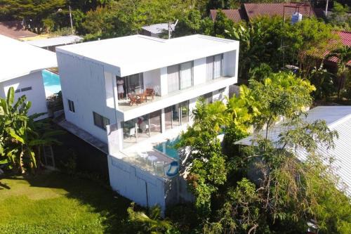 Nai Harn Villa | Modern pool villa 3 bedrooms
