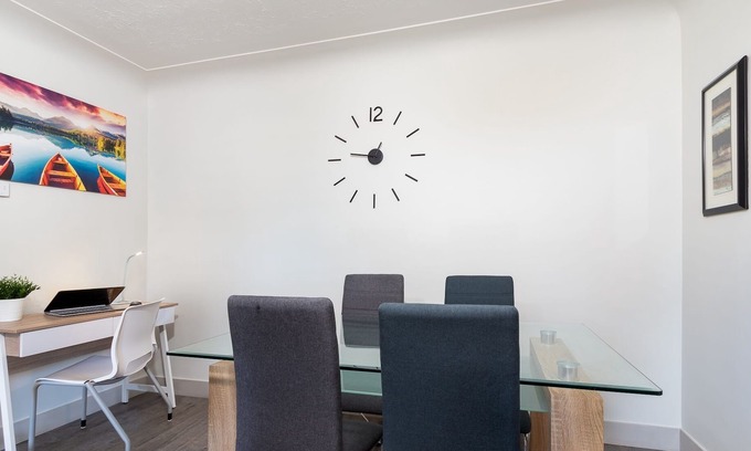 Northwest Edmonton Apartment | Modern & Private 1-Bedroom Unit with A/C & parking