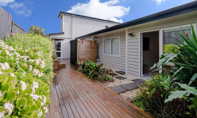 Rosedale House | Modern Private 2 Bedroom Home-unit in Albany with Netflix
