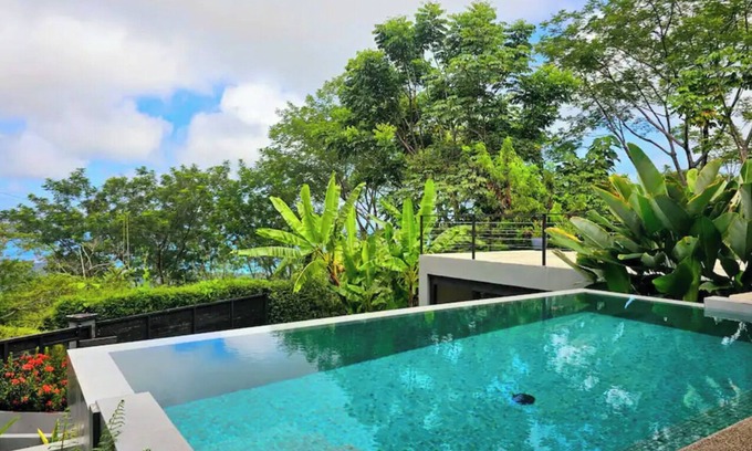 Ballena House | Modern, private & unique ocean view! Mountain Adventure Awaits