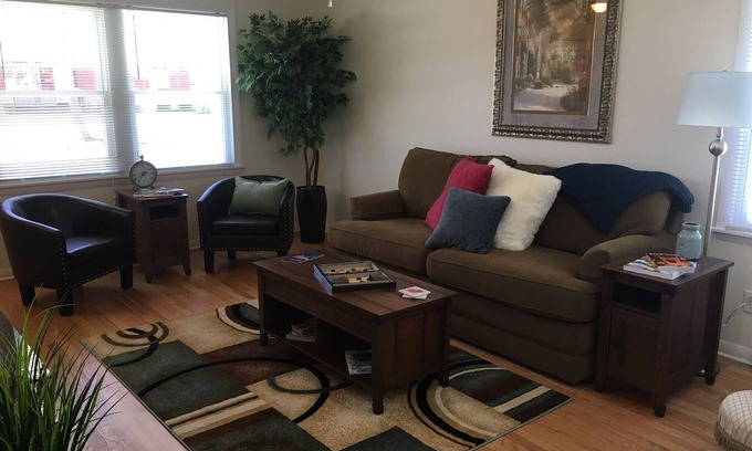 Kenosha House | Modern! Professionally Cleaned, Self Check In - Sleeps 10