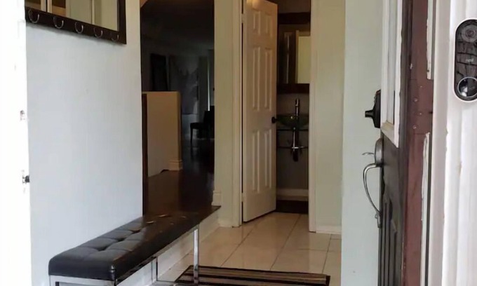 Meadowvale Village House | Modern - Quiet - Classy - Safe