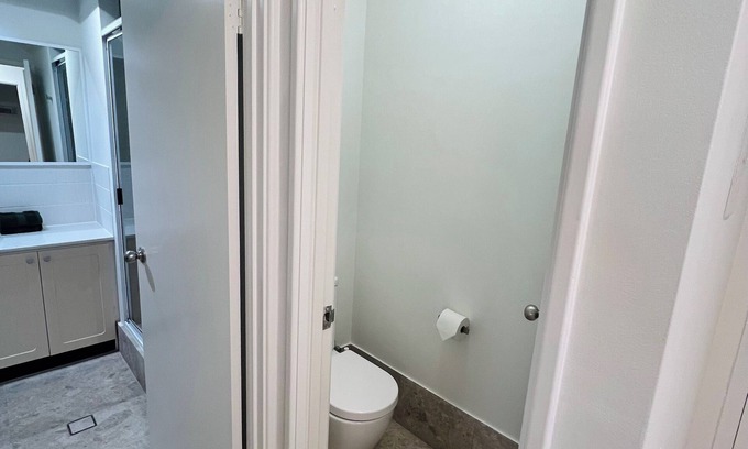 East Perth Apartment | Modern & Relaxed, 2BR, Central with Courtyard & Parking
