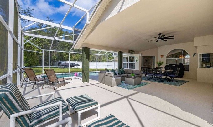 Thousand Oaks House | Modern Retreat, family sized with large south facing deck