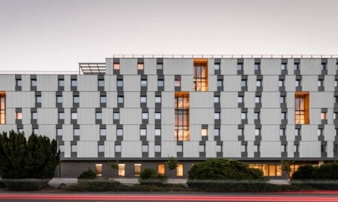 Milagrosa Apartment | Modern Room with High-Speed Wi-Fi in Pamplona