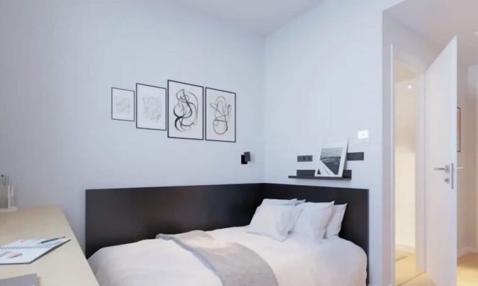 Milagrosa Apartment | Modern Room with High-Speed Wi-Fi in Pamplona