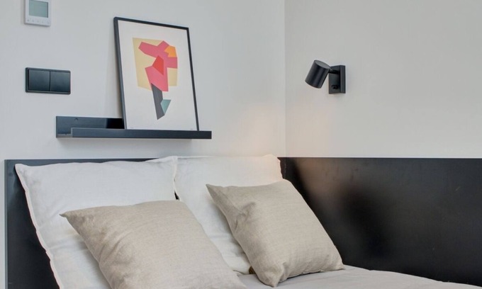 Milagrosa Apartment | Modern Room with Wi-Fi in Pamplona, Sleeps 2