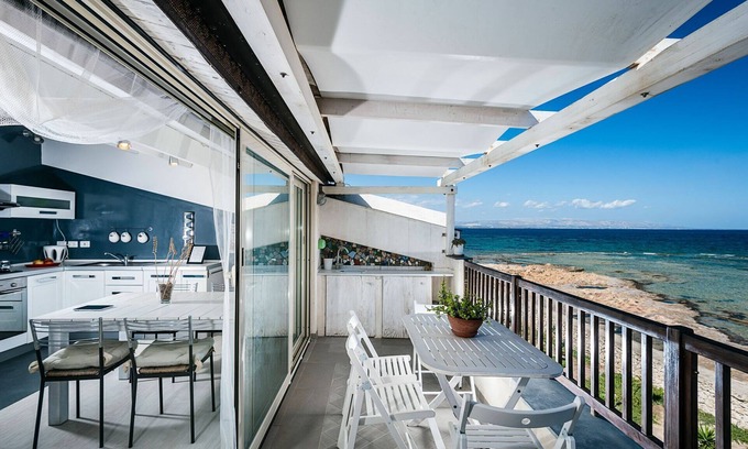 Marzamemi Apartment | Modern seafront apartment with panoramic terrace