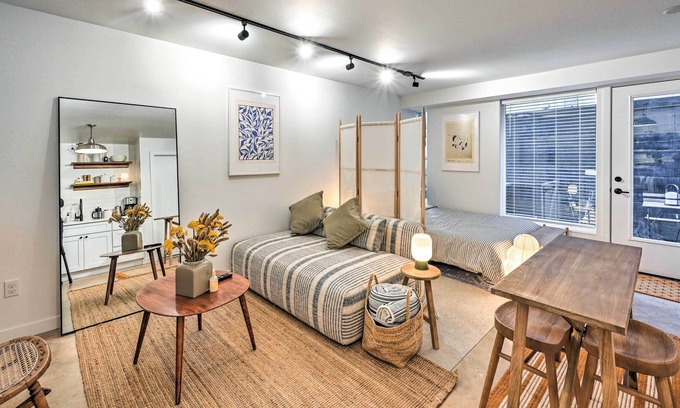 Central District Apartment | Modern Seattle Studio ~ 2 Mi to Downtown