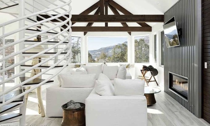 Basalt House | Modern Seven Castles Basalt Home