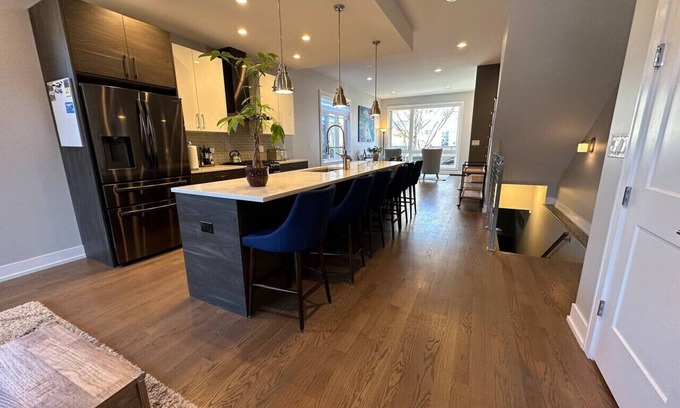 Lower West Side House | Modern SFH Near McCormick Place & Soldier Field