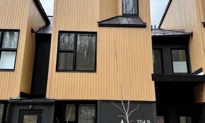 Bromont Condo | Modern ski-in/ski-out 3 bedroom condo in Bromont