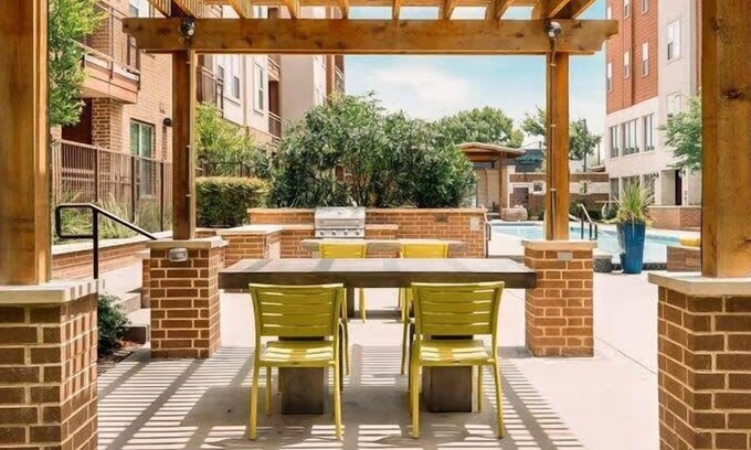 West Congress Apartment | Modern SoCo CozySuites w/ 2 Pools! #04