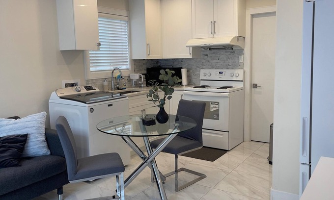 Knight Apartment | Modern & Spacious 1BR ~ minutes away from Main St.