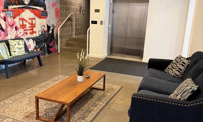 Downtown Apartment | Modern & Spacious 2BR Apartment w/Gym & Parking and central AC