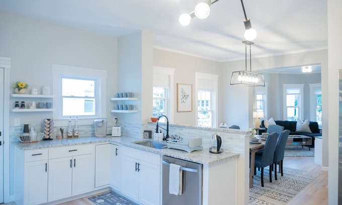 Worcester House | Modern & Spacious 4 Bedroom Single Family Home