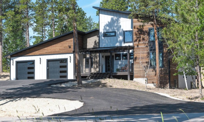 Deadwood Cabin | Modern Spacious Cabin in Powder House w/Hot Tub, Clubhouse Access to Pools!
