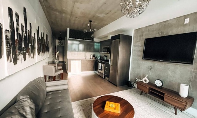Niagara Apartment | Modern, spacious condo for the busy professional right in the heart of the city!