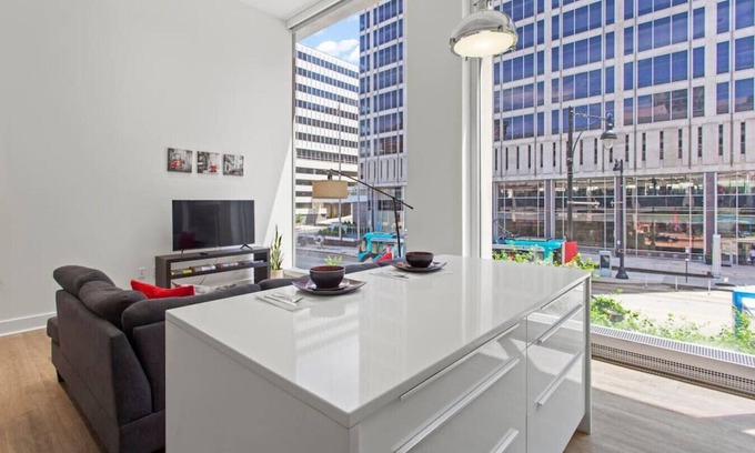 Downtown Kansas City Apartment | ☆ Modern, Spacious, Cozy Downtown KC ☆