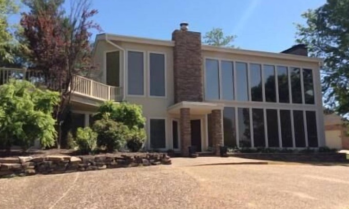 Fayetteville House | Modern, Spacious Home, Steps Away From Fayetteville Country Club! Monthly Rental