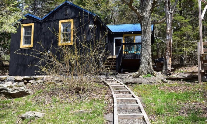 Elka Park House | Modern Streamside Cabin near Hunter Mountain