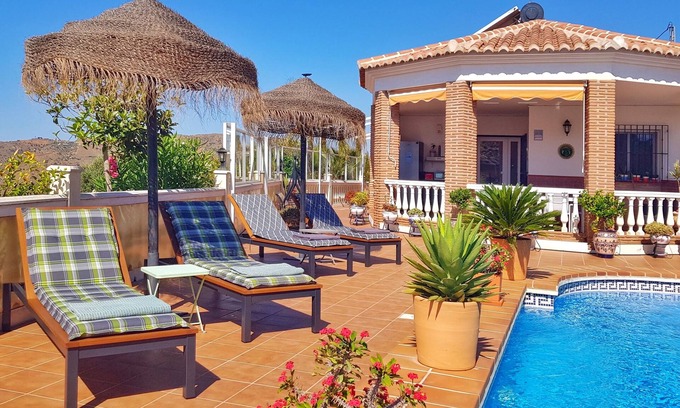 Canillas de Aceituno Apartment | Modern studio between sea and mountains in the "Cortijo los Capitos"