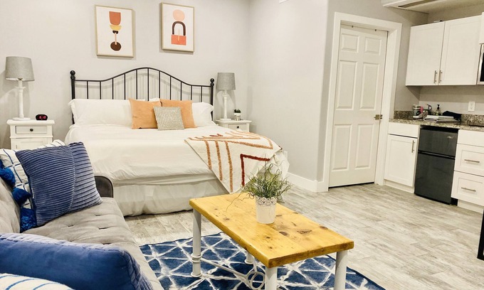 Fountain Hills Apartment | Modern Studio - 10min walk to the Famous Fountain
