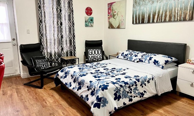 Rosemont-La Petite-Patrie Apartment | Modern Studio Apartment in Rosemont Near Downtown Montreal-D