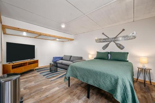 Mayfield House | Modern Studio in Beach Resort near TC