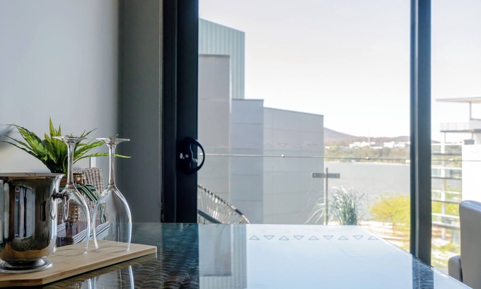 Kingston Apartment | Modern studio with free wifi & parking