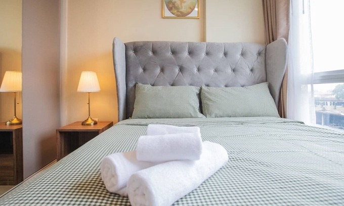 Khlong Toei Condo | Modern style condo for 4 PPL - 2 units room