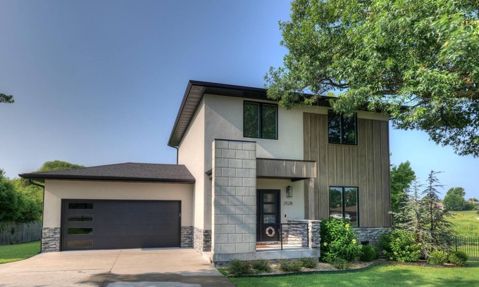 Joplin House | Modern Style Home Located in the Heart of Joplin!