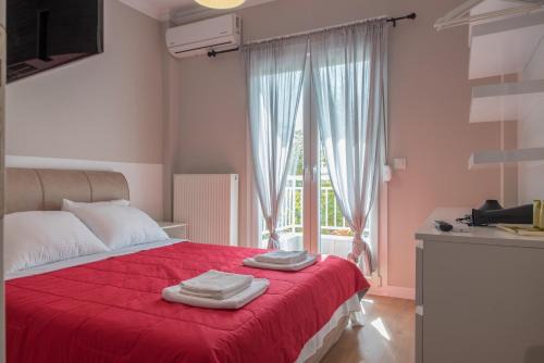 Vardaris Apartment | modern style home near the train station