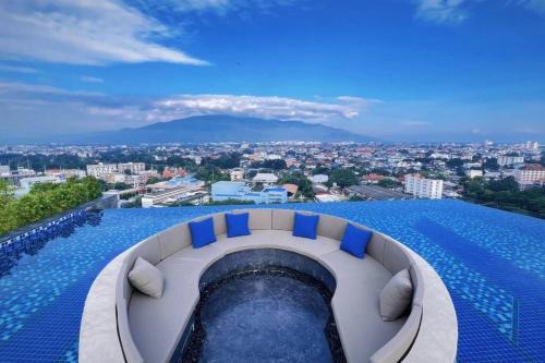Chang Khlan Apartment | Modern style room with sky pool 古城边天际泳池公寓