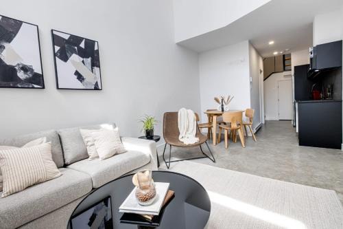 Mile End Apartment | Modern Stylish 1BR with Sofabed in Mile End 1E
