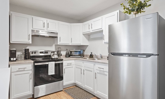 Springfield Apartment | Modern & Stylish 2BD, 1BA Retreat in Downtown Springfield Medical District!