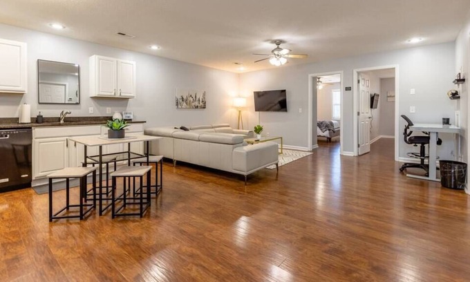 Osage Apartment | Modern, stylish/comfortable 2-bedroom apartment